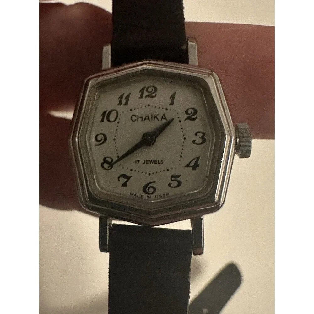Chaika Vintage Women’s Wrist Watch USSR 1970’s 17 Jewels